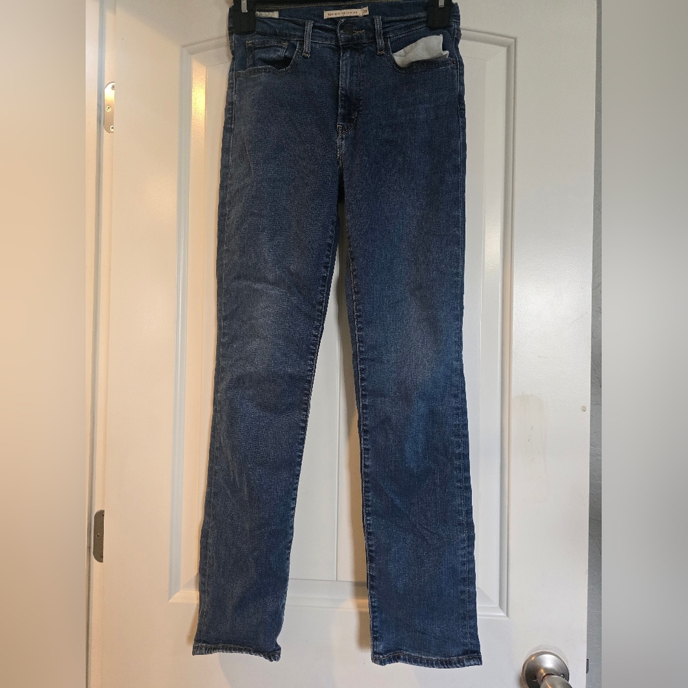 Levis High Rise Straight Jeans Size 28